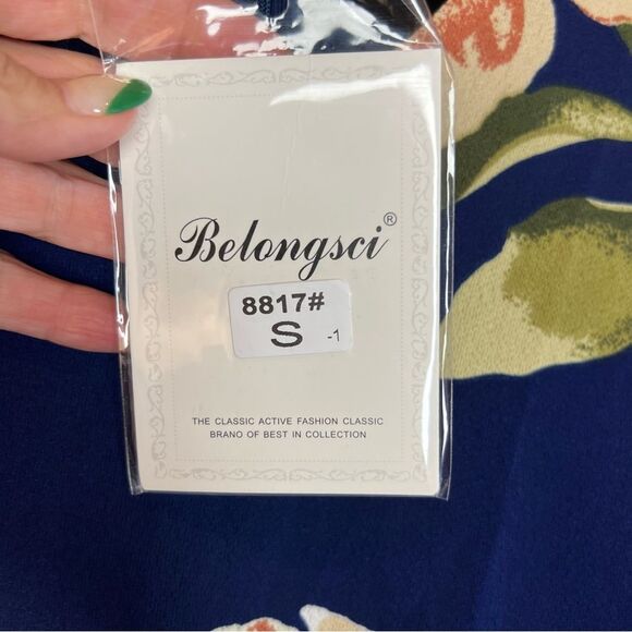 BELONGSCI floral navy blue dress NWT 🌺 size small - Picture 2 of 6